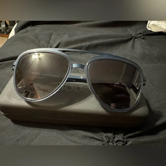 Modo Titanium Polarized Sunglasses 452 54-18-140